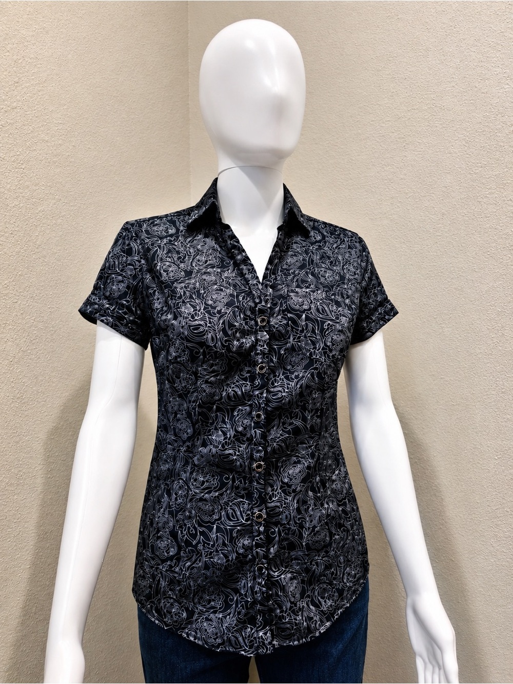 New York & Company Black Floral Short-Sleeve Button Down Shirt